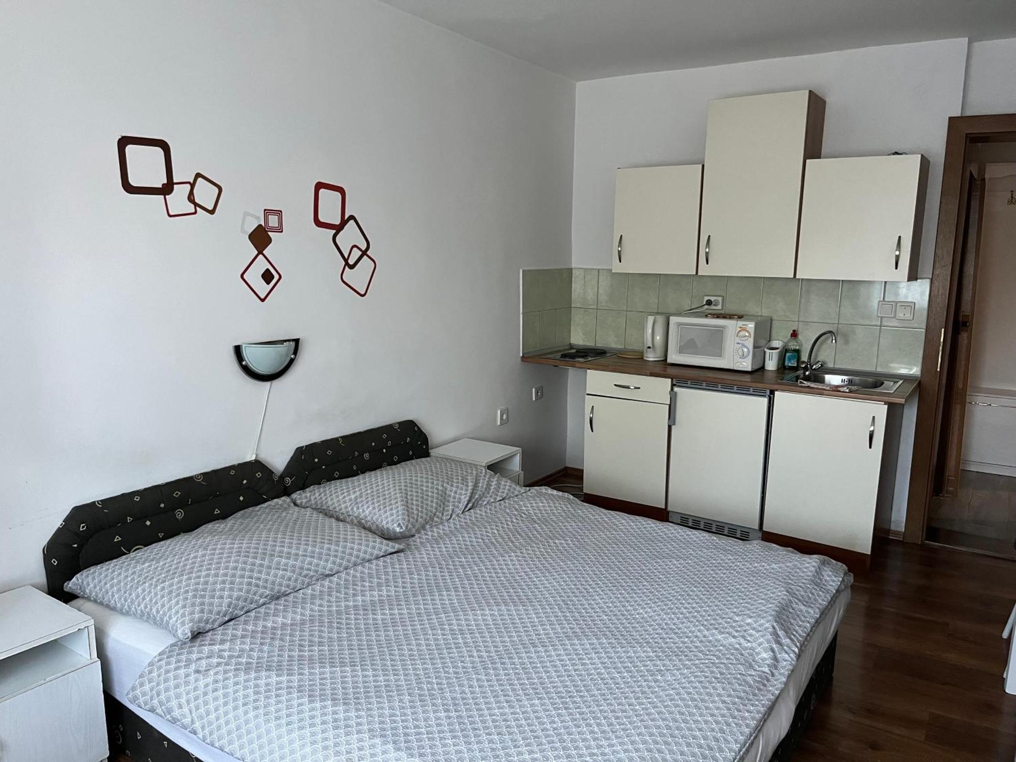 Hotel Gyoergyi Haus à Bük Extérieur photo